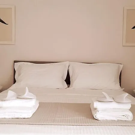 Eutopia Luxury Studio Apartment *