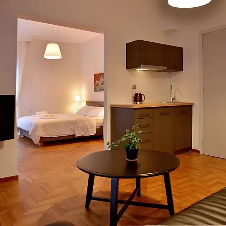 Eutopia Luxury Studio דירה